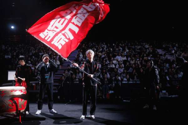 北京JDG新声出击：斗志依然燃烧，勇往直前追逐胜利的光芒